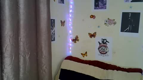 Snapshot of black_rosey chatting on 12/16/25, 04:01 veraa online show from 12/16/25, 04:01