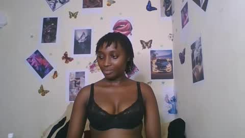 Snapshot of black_rosey chatting on 01/18/26, 03:21 veraa online show from 01/18/26, 03:21