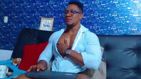 Snapshot of black_seus85 chatting on 10/22/25, 03:34 duglas online show from 10/22/25, 03:34