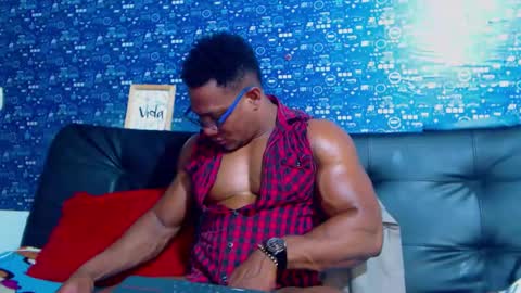 Snapshot of black_seus85 chatting on 10/24/25, 04:58 duglas online show from 10/24/25, 04:58