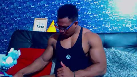 Snapshot of black_seus85 chatting on 11/24/25, 05:45 duglas online show from 11/24/25, 05:45