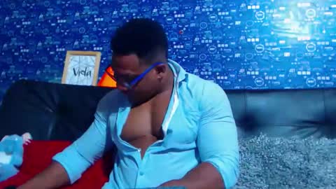 Snapshot of black_seus85 chatting on 11/27/25, 03:58 duglas online show from 11/27/25, 03:58