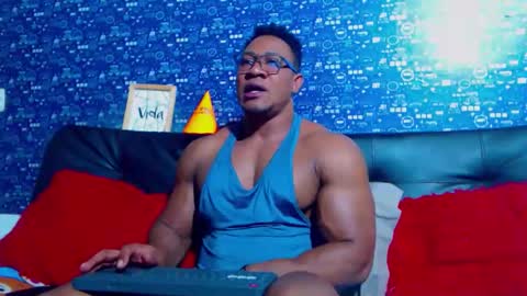 Snapshot of black_seus85 chatting on 12/22/25, 12:07 duglas online show from 12/22/25, 12:07