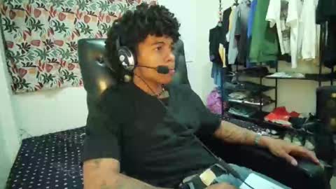 Snapshot of black_tentationx chatting on 02/01/25, 02:37 black_tentationx online show from 02/01/25, 02:37