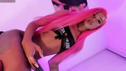 Snapshot of black_thifanny1 chatting on 04/29/26, 01:26 black_thifanny1 online show from 04/29/26, 01:26