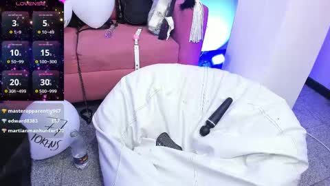 Snapshot of blackberry_s chatting on 02/15/25, 02:55 Sophie online show from 02/15/25, 02:55