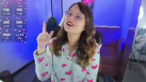 Snapshot of blackberry_s chatting on 10/19/25, 12:17 Sophie online show from 10/19/25, 12:17