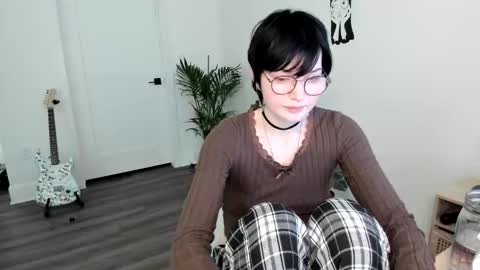 Ella online show from 10/19/25, 03:34