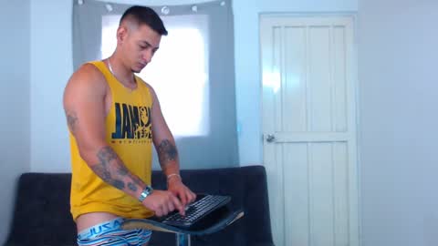 Snapshot of blackbig1 chatting on 02/09/25, 03:23 D MIKEL -- leving D online show from 02/09/25, 03:23