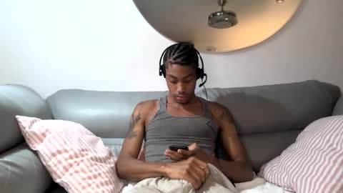 Snapshot of blackbulltitus chatting on 10/05/25, 02:21 BlackBullTitus online show from 10/05/25, 02:21