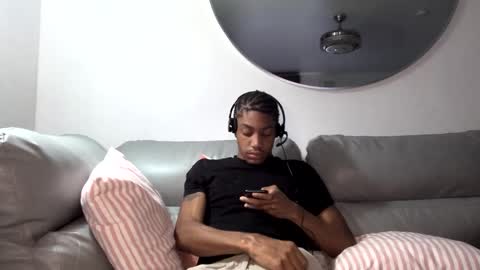 Snapshot of blackbulltitus chatting on 10/07/25, 10:18 BlackBullTitus online show from 10/07/25, 10:18