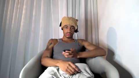 Snapshot of blackbulltitus chatting on 10/28/25, 01:20 BlackBullTitus online show from 10/28/25, 01:20