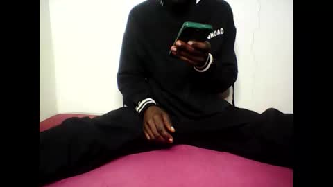 Snapshot of blackcoupel chatting on 11/30/25, 07:18 blackcoupel online show from 11/30/25, 07:18