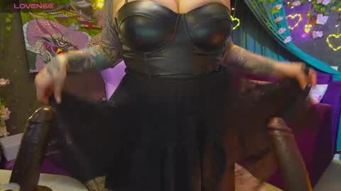 Snapshot of blackedbarbie chatting on 04/22/26, 05:47 Alice online show from 04/22/26, 05:47