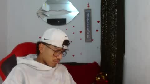 Snapshot of blackfox_desire chatting on 05/19/26, 06:58 mateo online show from 05/19/26, 06:58