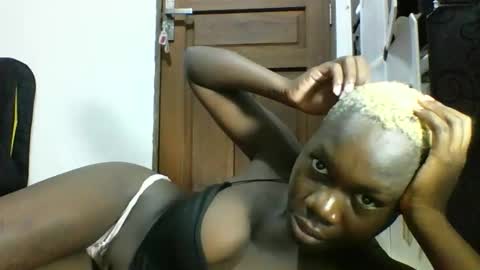 Snapshot of blackmarvel02 chatting on 12/18/25, 01:44 blackmarvel02 online show from 12/18/25, 01:44