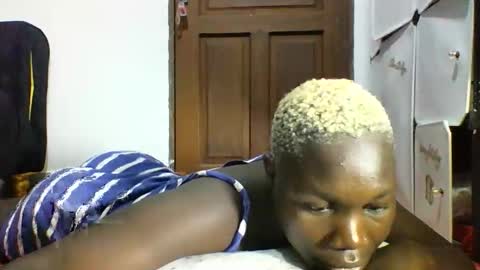 Snapshot of blackmarvel02 chatting on 12/21/25, 10:00 blackmarvel02 online show from 12/21/25, 10:00