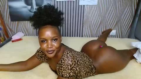 Snapshot of blackmellanin_ chatting on 04/17/26, 02:25 Smiley sylivia online show from 04/17/26, 02:25