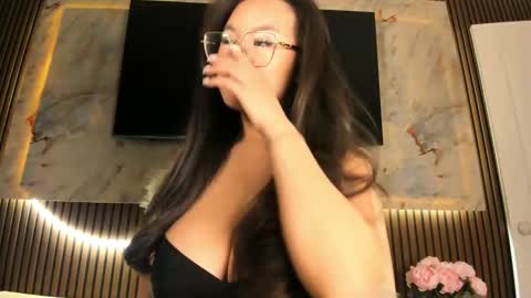 Snapshot of blackmilk_01 chatting on 09/23/25, 10:18 Karina online show from 09/23/25, 10:18