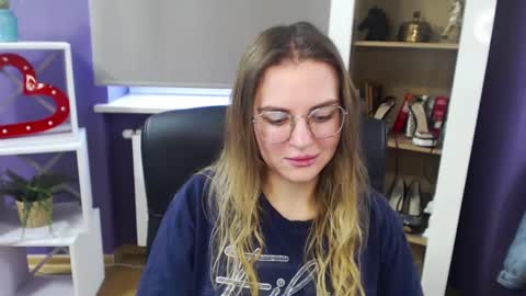 Z O E Y online show from 12/21/24, 11:22