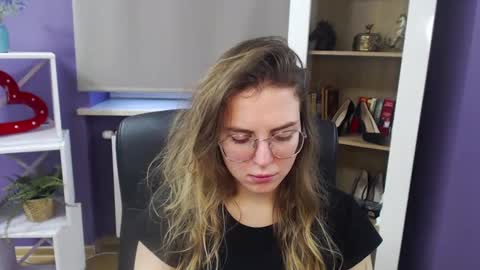 Z O E Y online show from 01/16/25, 08:43