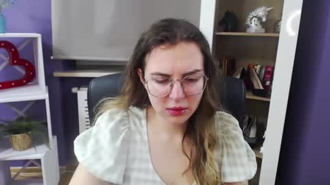 Z O E Y online show from 02/10/25, 05:25