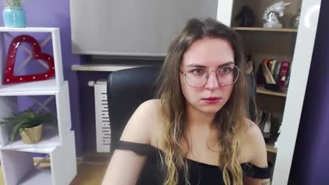 Z O E Y online show from 02/12/25, 05:37