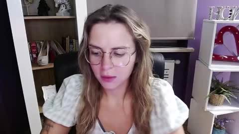 Z O E Y online show from 10/10/25, 04:33