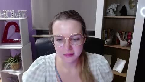 Z O E Y online show from 11/28/25, 05:32