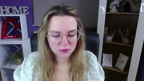 Z O E Y online show from 01/12/26, 05:34