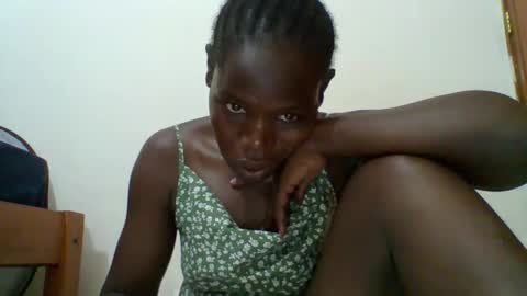 Snapshot of blacksexygal chatting on 03/16/26, 06:01 SARAH online show from 03/16/26, 06:01