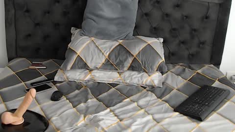 Snapshot of blackswan7777 chatting on 02/12/25, 10:24 Mira online show from 02/12/25, 10:24