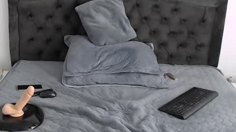 Snapshot of blackswan7777 chatting on 03/11/25, 01:01 Mira online show from 03/11/25, 01:01