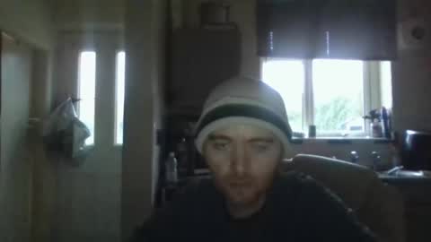 Snapshot of blackvswhite2022 chatting on 02/19/25, 05:06 blackvswhite2022 online show from 02/19/25, 05:06