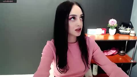 Snapshot of blacky_berry chatting on 12/02/24, 01:24 Ivy online show from 12/02/24, 01:24