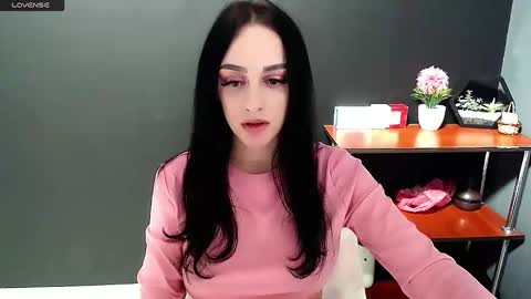 Snapshot of blacky_berry chatting on 12/02/24, 04:31 Ivy online show from 12/02/24, 04:31