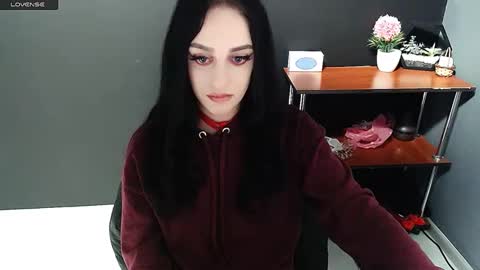 Snapshot of blacky_berry chatting on 12/08/24, 04:50 Ivy online show from 12/08/24, 04:50