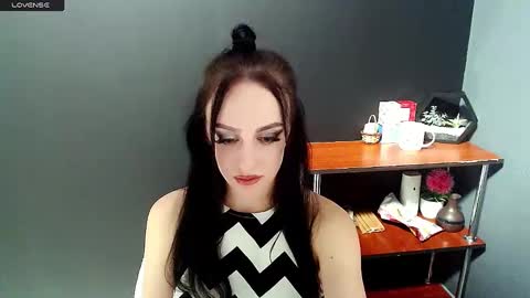 Snapshot of blacky_berry chatting on 12/19/24, 07:51 Ivy online show from 12/19/24, 07:51