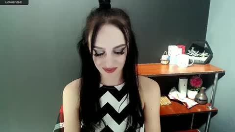 Snapshot of blacky_berry chatting on 12/19/24, 11:14 Ivy online show from 12/19/24, 11:14