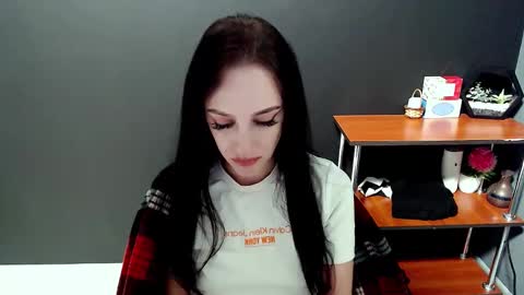 Snapshot of blacky_berry chatting on 01/06/25, 04:23 Ivy online show from 01/06/25, 04:23