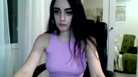 Snapshot of blacky_berry chatting on 01/09/25, 04:28 Ivy online show from 01/09/25, 04:28