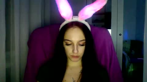 Snapshot of blacky_berry chatting on 01/12/25, 06:38 Ivy online show from 01/12/25, 06:38