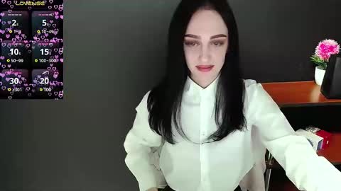 Snapshot of blacky_berry chatting on 02/24/25, 02:48 Ivy online show from 02/24/25, 02:48