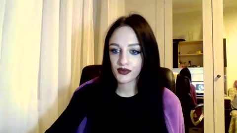 Snapshot of blacky_berry chatting on 02/25/25, 07:25 Ivy online show from 02/25/25, 07:25