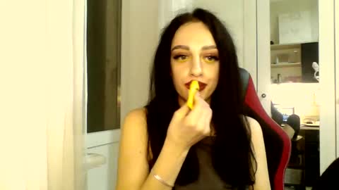 Snapshot of blacky_berry chatting on 03/05/25, 11:05 Ivy online show from 03/05/25, 11:05