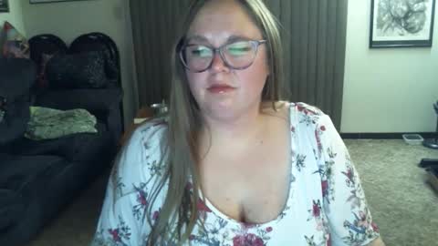 bladesizzo3111 online show from 12/19/24, 08:23