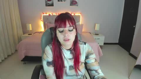 Snapshot of blair_red_ chatting on 06/06/26, 12:10 blair_red_ online show from 06/06/26, 12:10