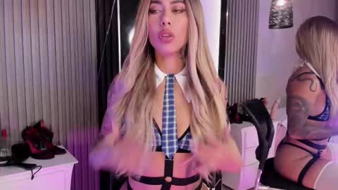 Snapshot of blairsantini chatting on 12/01/24, 10:21 Blair online show from 12/01/24, 10:21