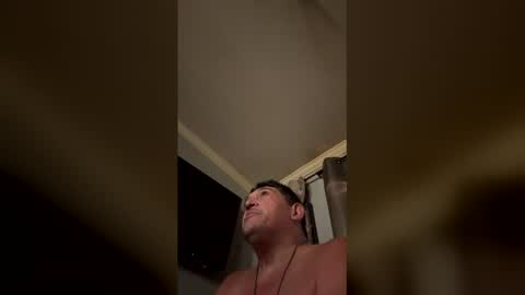 Snapshot of blancobenzo chatting on 04/19/26, 04:39 blancobenzo online show from 04/19/26, 04:39
