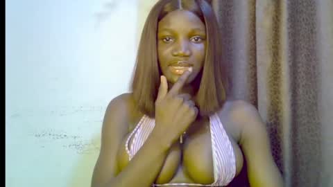 Snapshot of blaq_melanin chatting on 04/12/26, 09:25 nikky00 online show from 04/12/26, 09:25